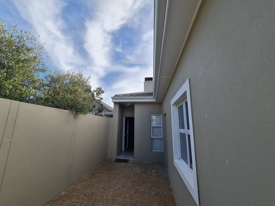 To Let 2 Bedroom Property for Rent in De Zoete Inval Western Cape